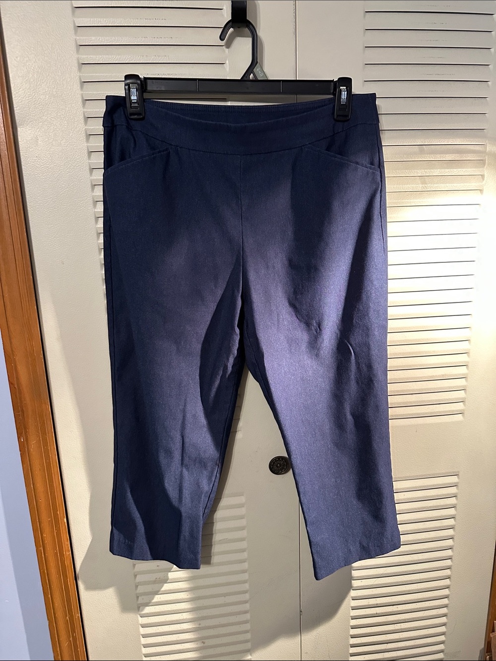 Time and Tru Navy Pull-On Capri Pants with Side Pockets